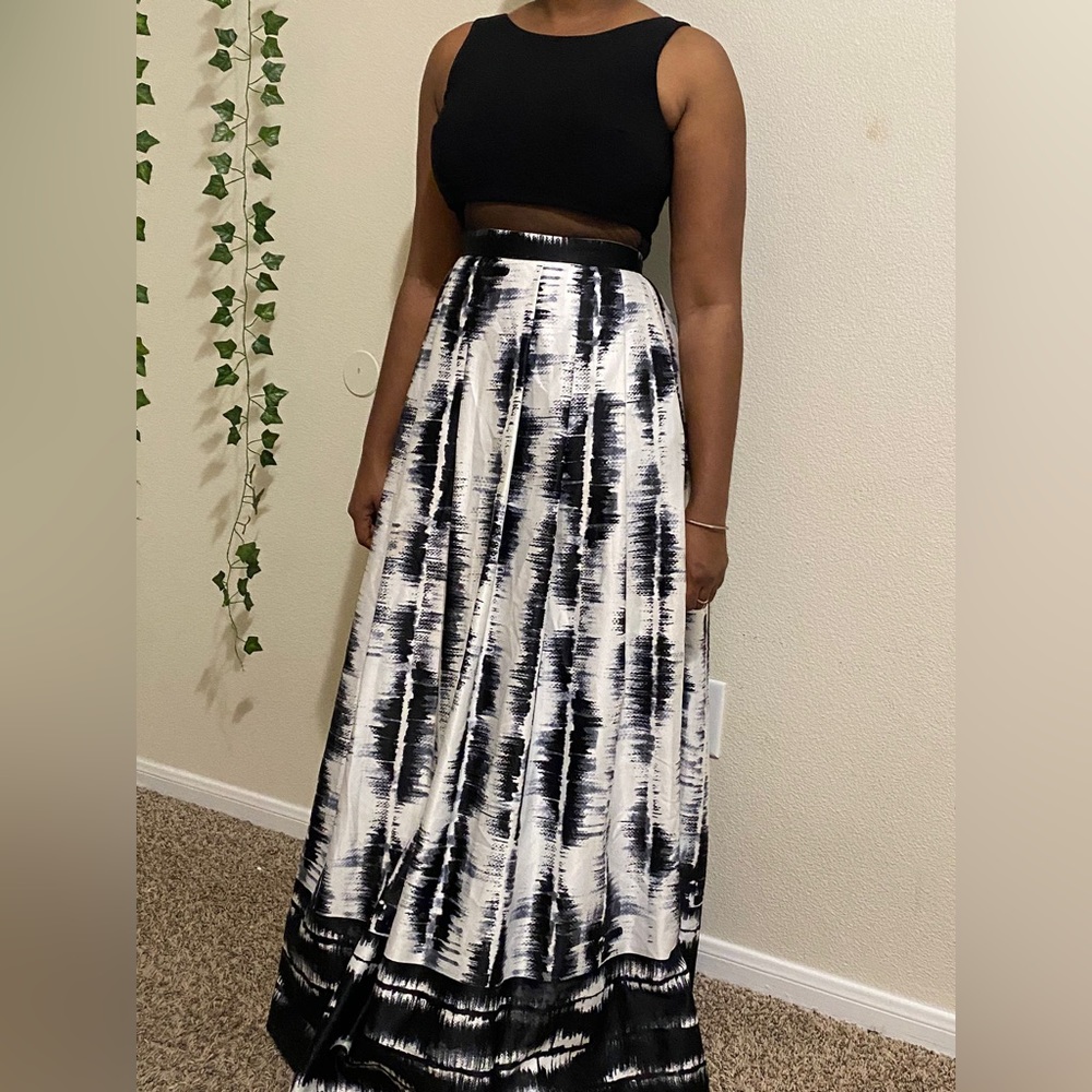 BETSY ADAM LONG DRESS , SIZE 4